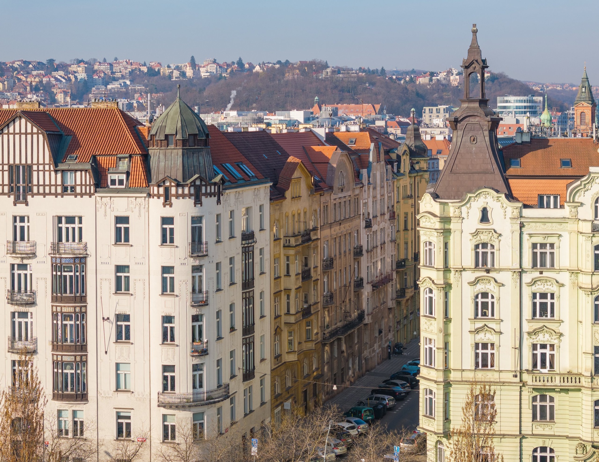 Lesnická ulice od Vltavy (druhý dům v řadě)