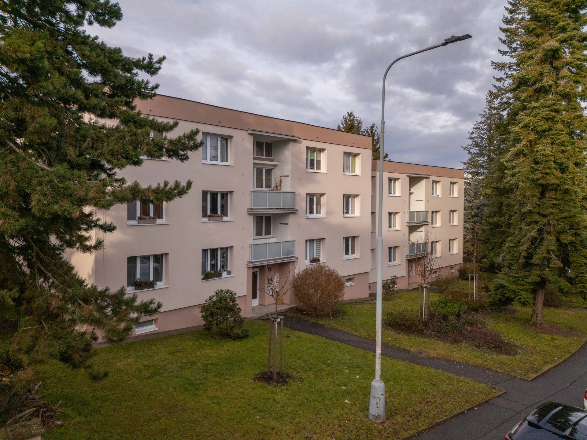 Pohled na dům z ulice U Dvojdomů 2