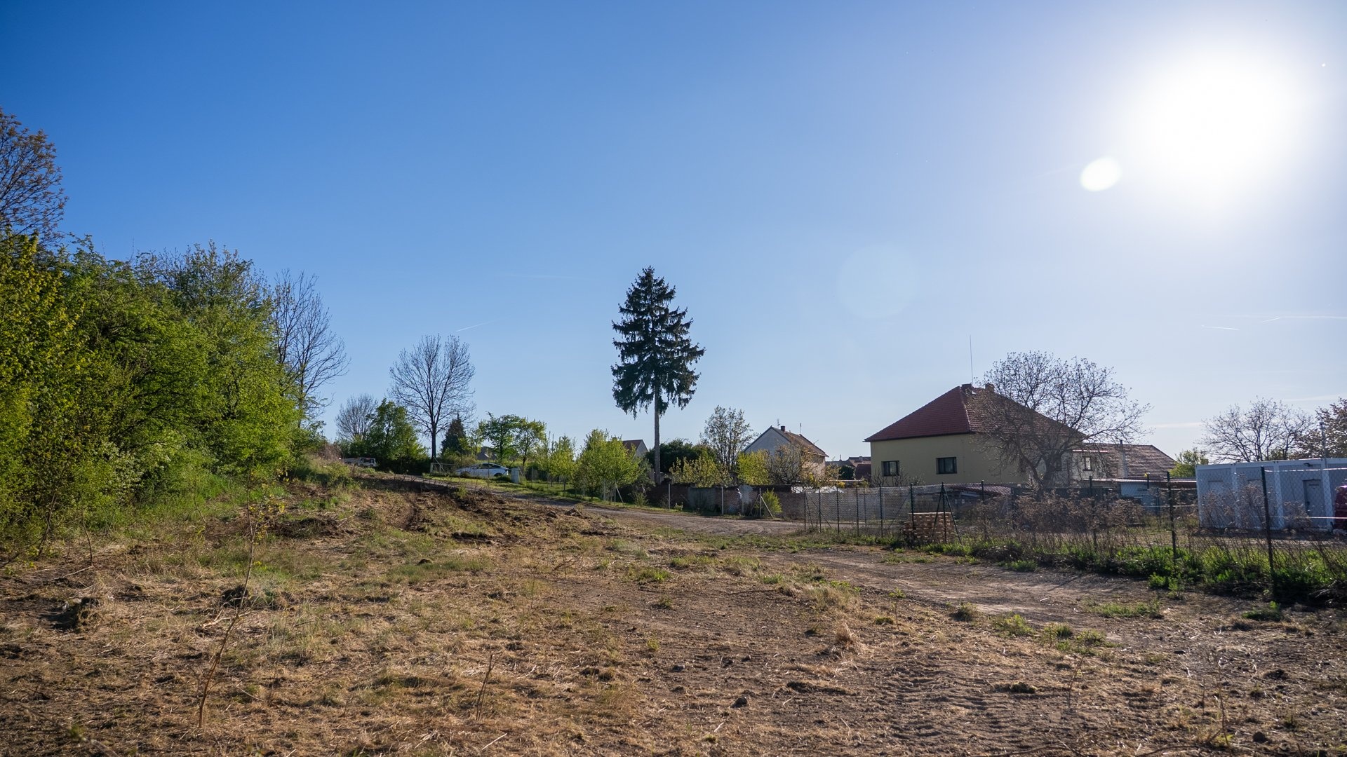 Pohled na pozemek ze severu
