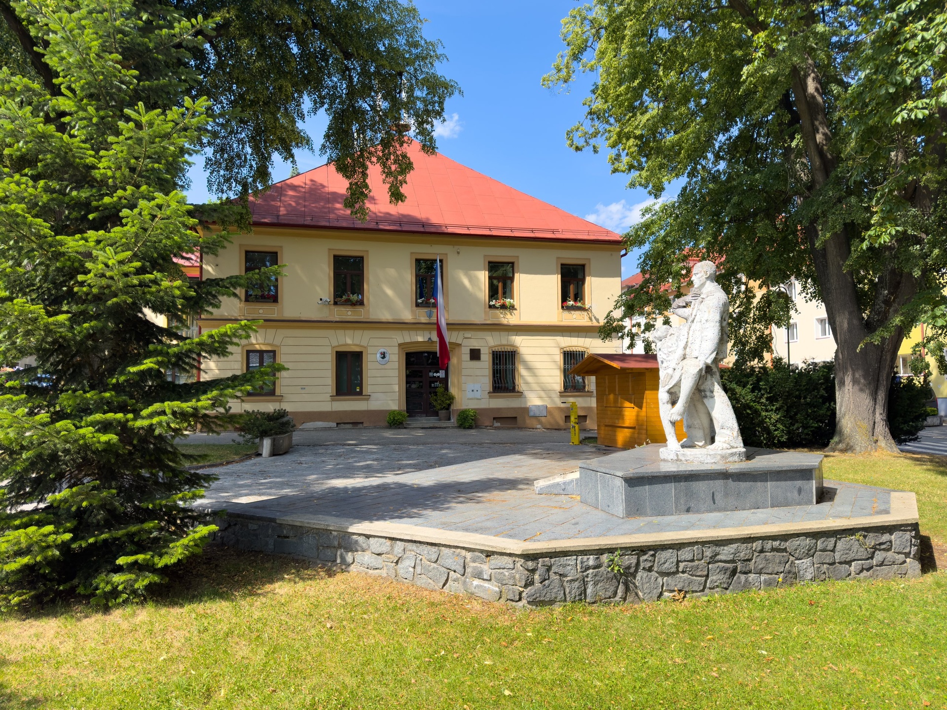Městský úřad vzdálený 100 m
