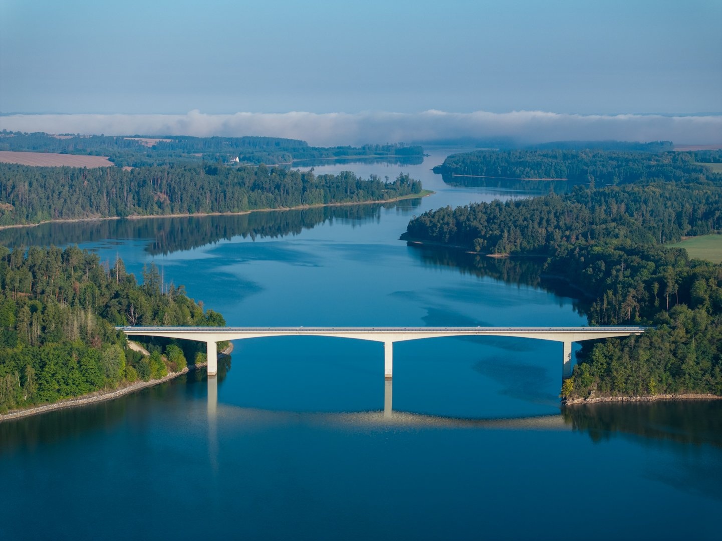 Vodní nádrž Švihov (1 km)