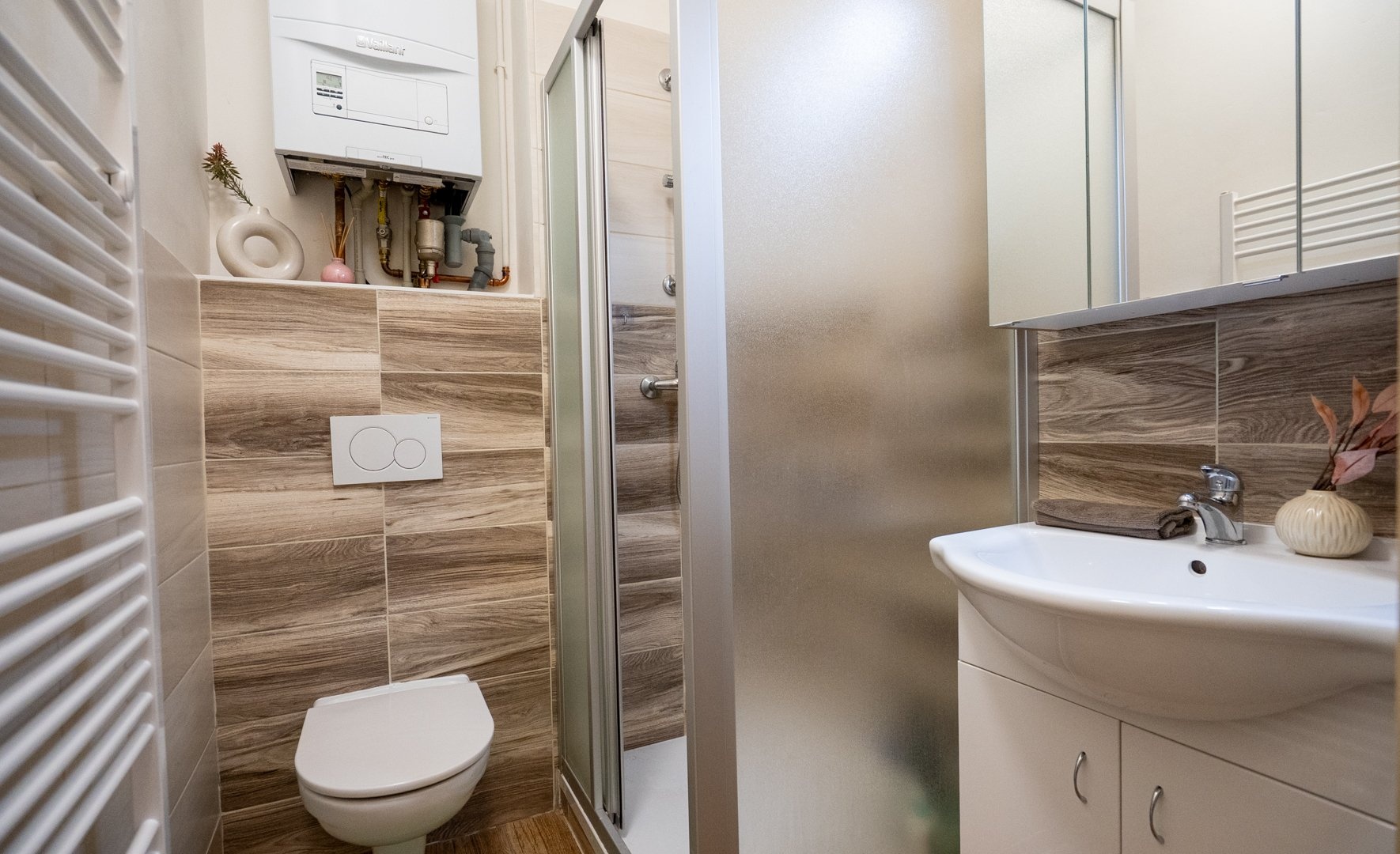 Koupelna se sprchovým koutem po rekonstrukci