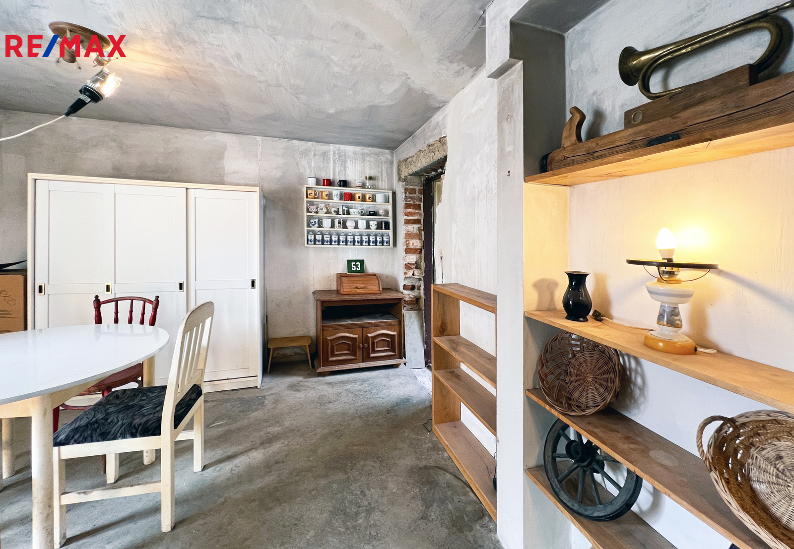 Obývací pokoj a vchod