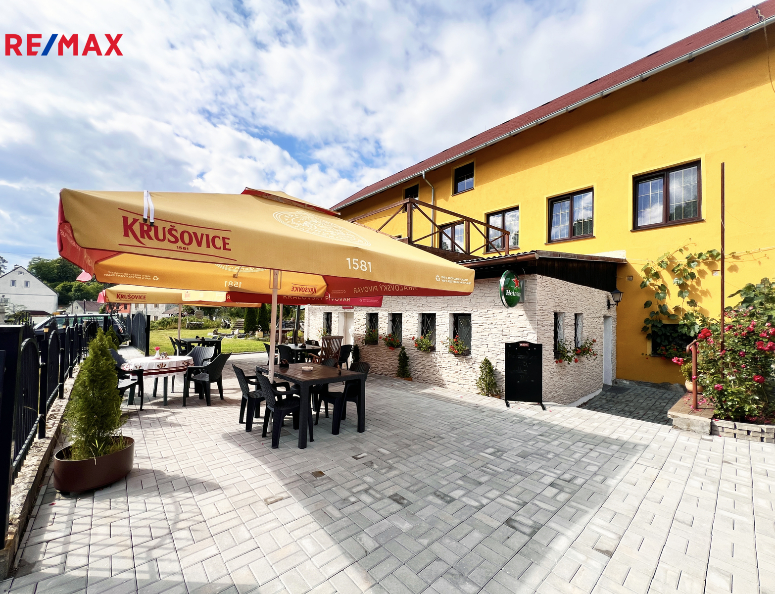 Zahrádka s posezením