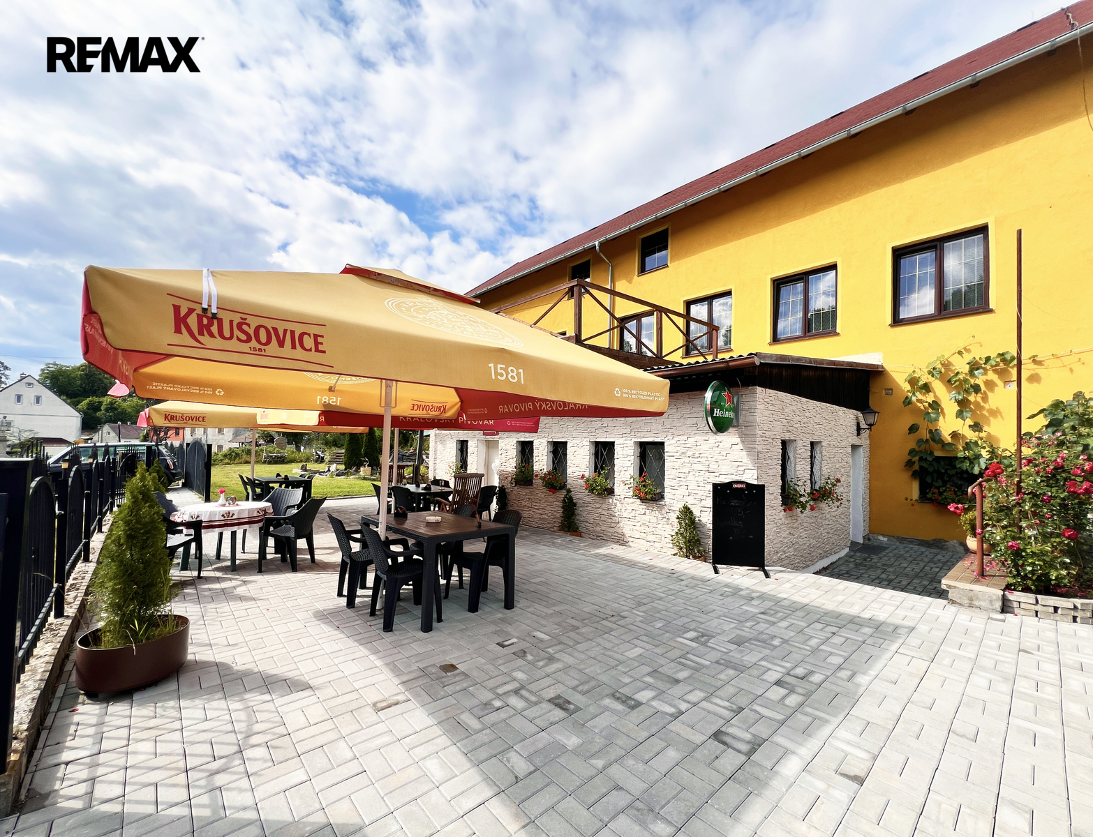 Zahrádka s posezením