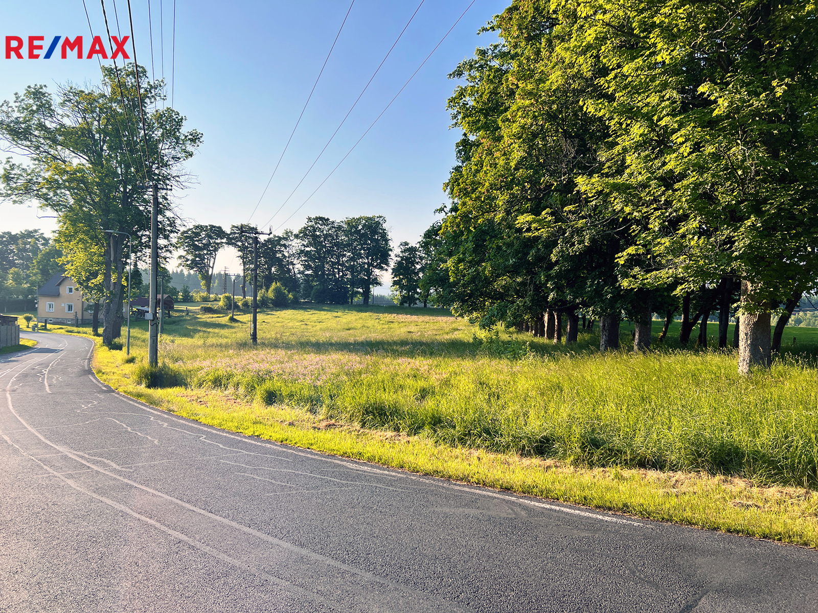 Pohled z hlavní komunikace