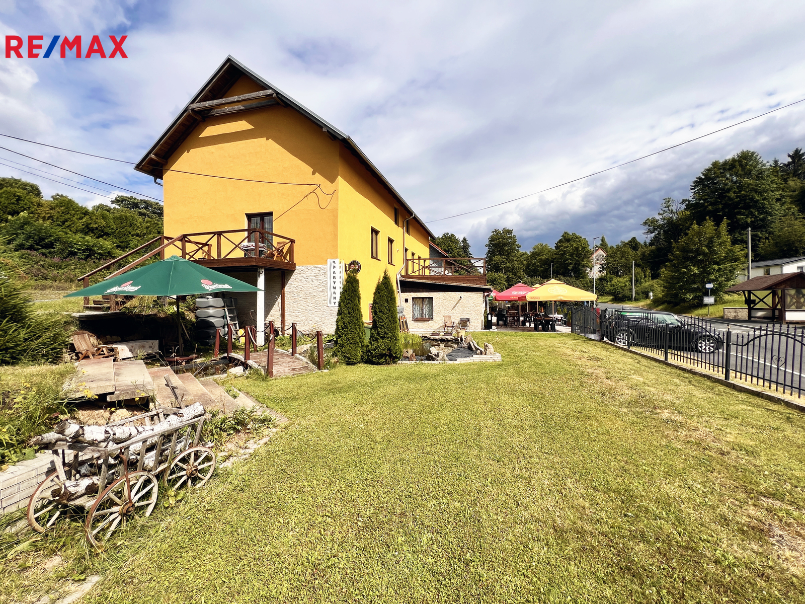 Boční pohled se zahradou