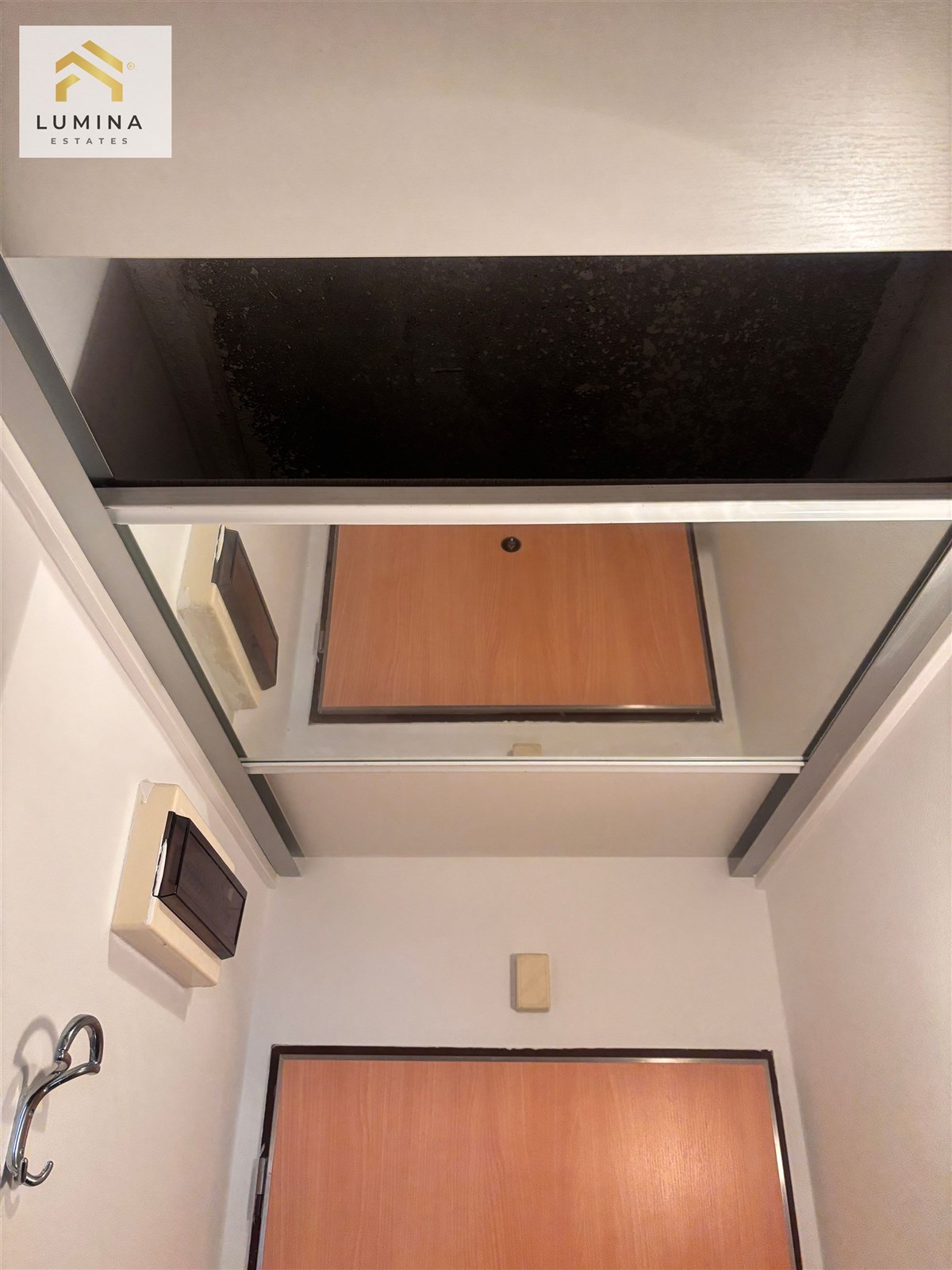 úložný prostor ve stropu předsíně