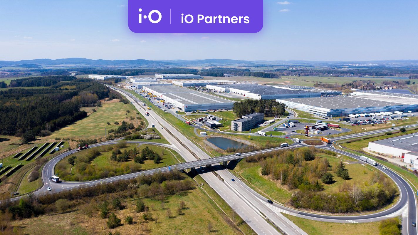 Exkluzivní lokalita na sjezdu dálnice D5 pouze 15km od Německých hranic.