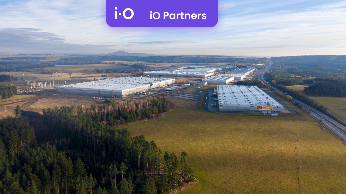 Exkluzivní lokalita na sjezdu dálnice D5 pouze 15km od Německých hranic.