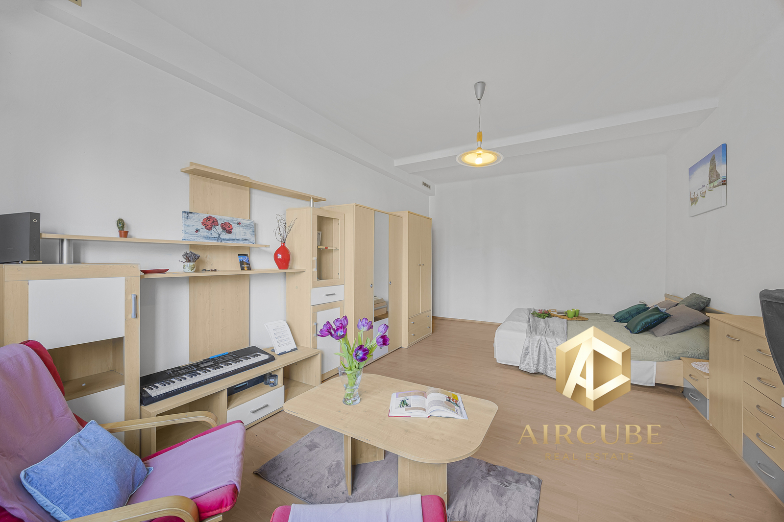 Obývací část s ložnicí