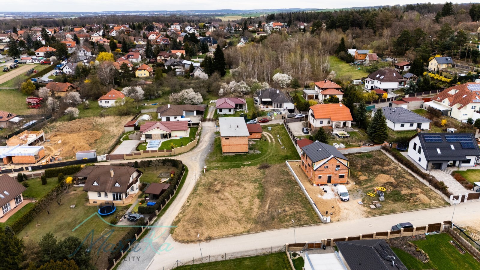 Prodej stavebního pozemku 1 001 m&sup2; v Dolních Jirčanech – ideál&sup3; = velikost, poloha, Praha