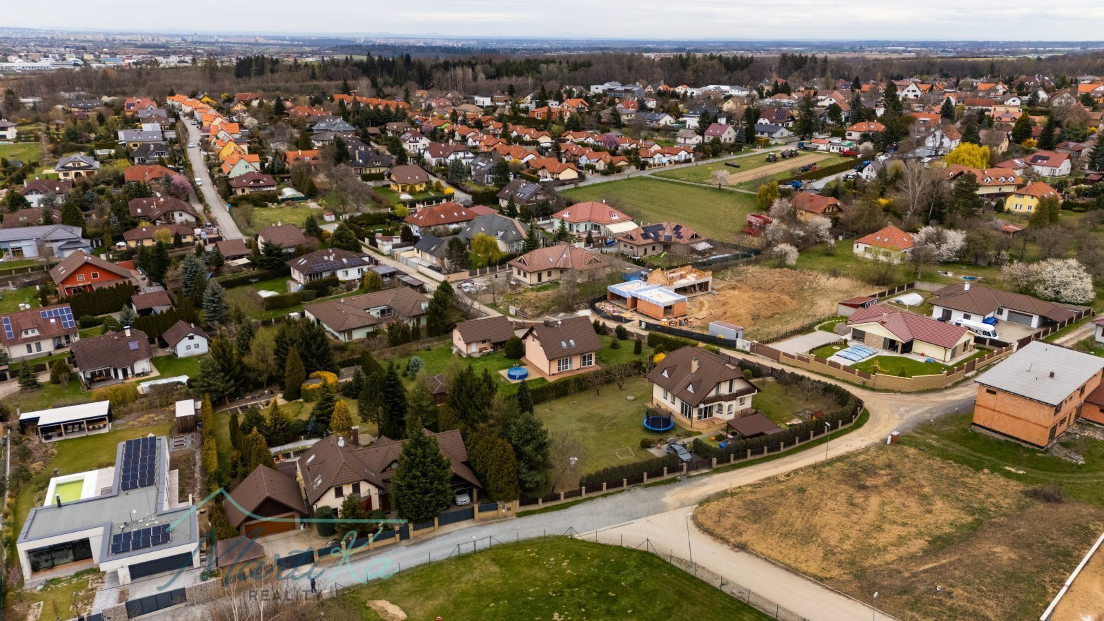 Prodej stavebního pozemku 1 001 m&sup2; v Dolních Jirčanech – ideál&sup3; = velikost, poloha, Praha