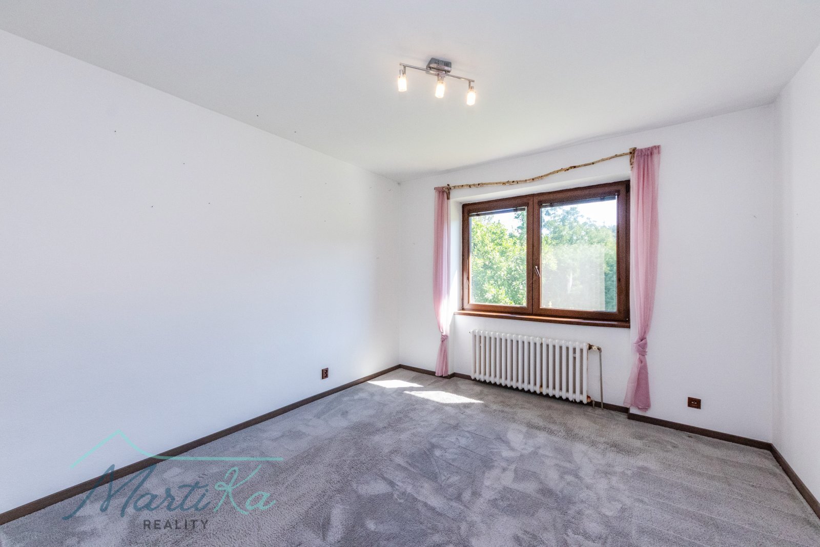 rodinný dům 377 m&sup2; s pozemkem 935 m&sup2; v Zaječí u Neveklova