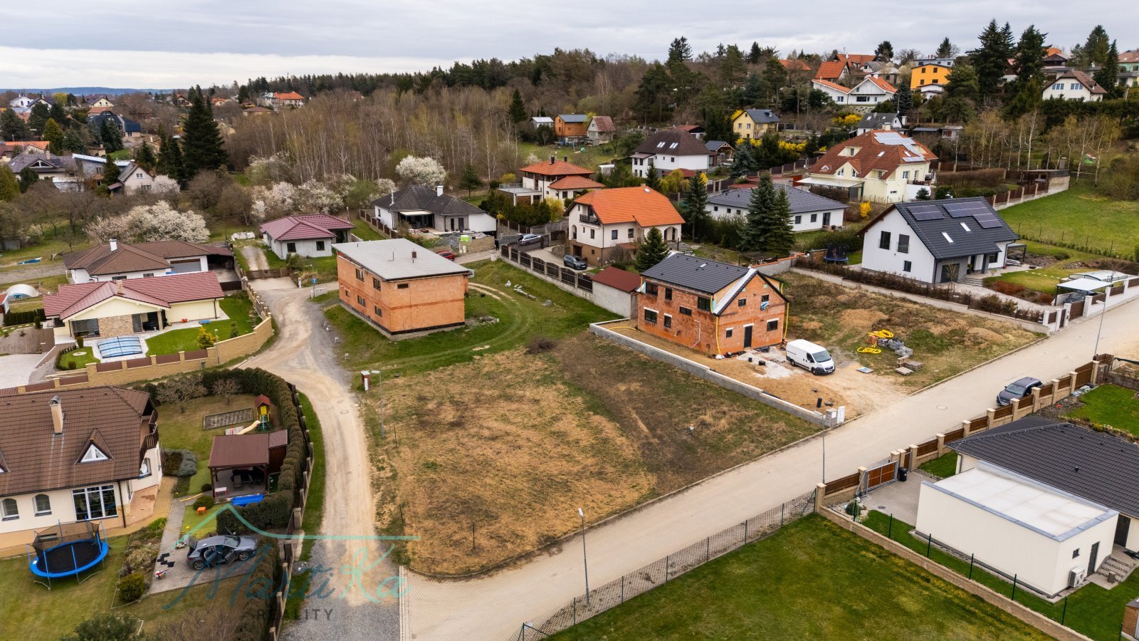 Prodej stavebního pozemku 1 001 m&sup2; v Dolních Jirčanech – ideál&sup3; = velikost, poloha, Praha