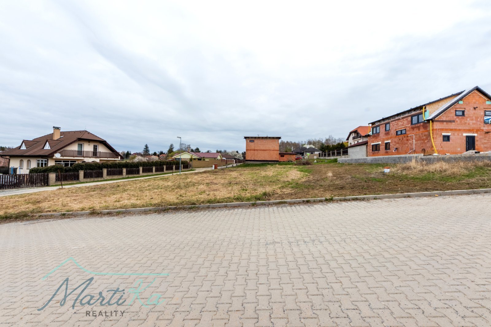 Prodej stavebního pozemku 1 001 m&sup2; v Dolních Jirčanech – ideál&sup3; = velikost, poloha, Praha