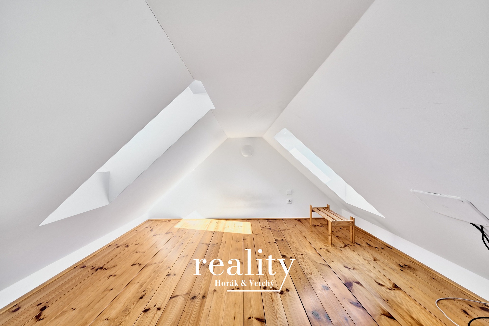 Byt1KK_podkroví_ložnice