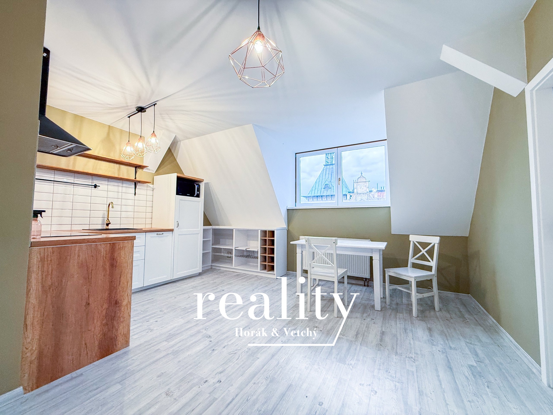 Obývací pokoj s kuchyňským koutem 05