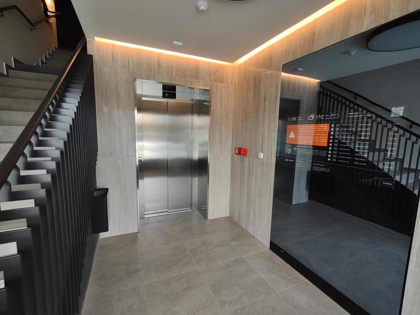 Chytre zrcadlo s odjezdy spojů MHD