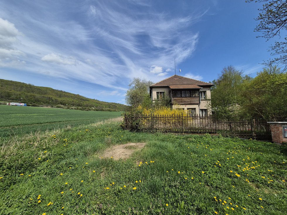 Prodej komerčního pozemku 7835 m², Nučice