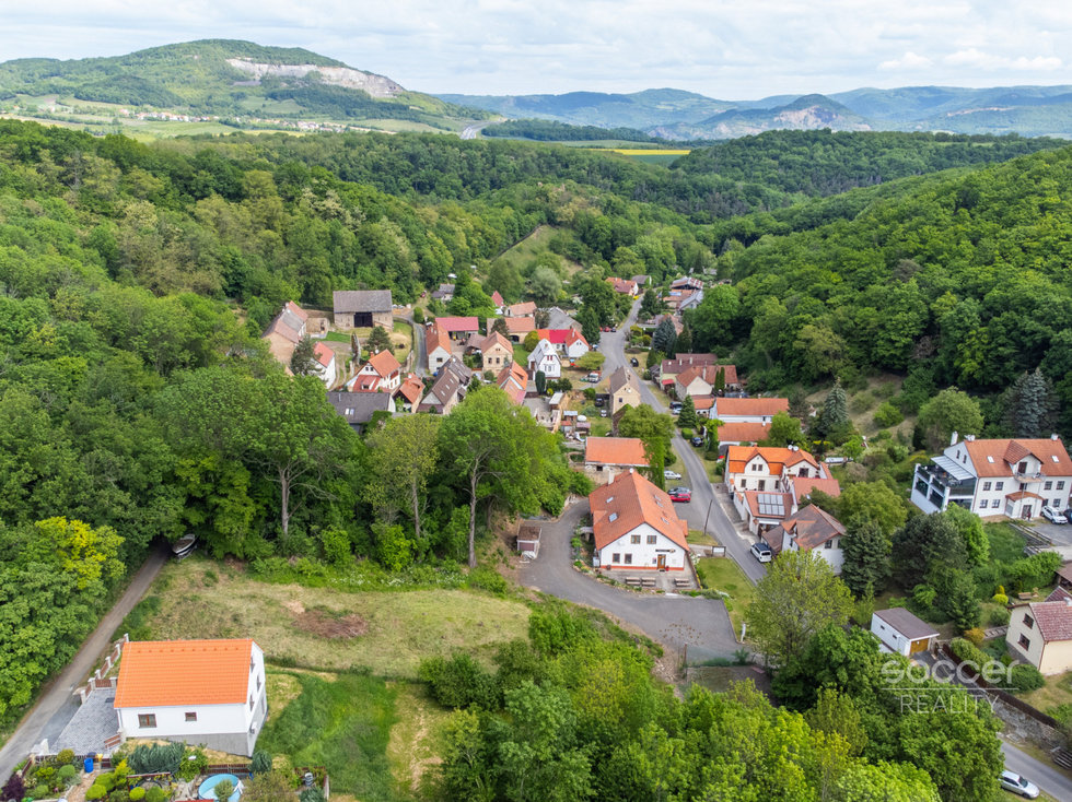 Prodej stavební parcely 800 m², Velemín