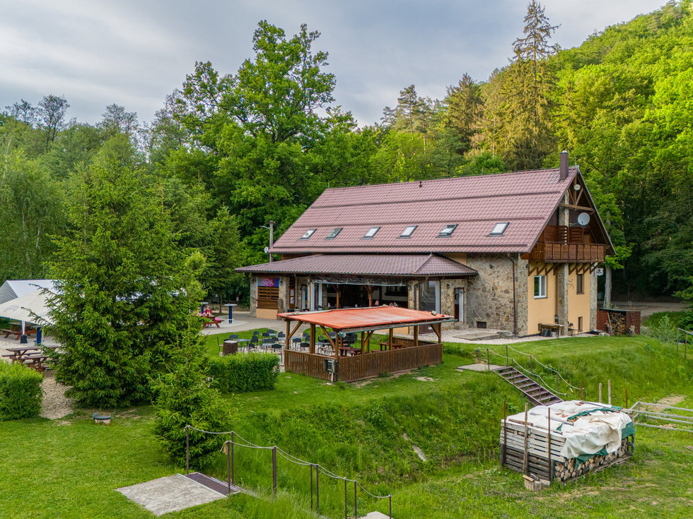 Prodej hotelu, penzionu 384 m², Břestek