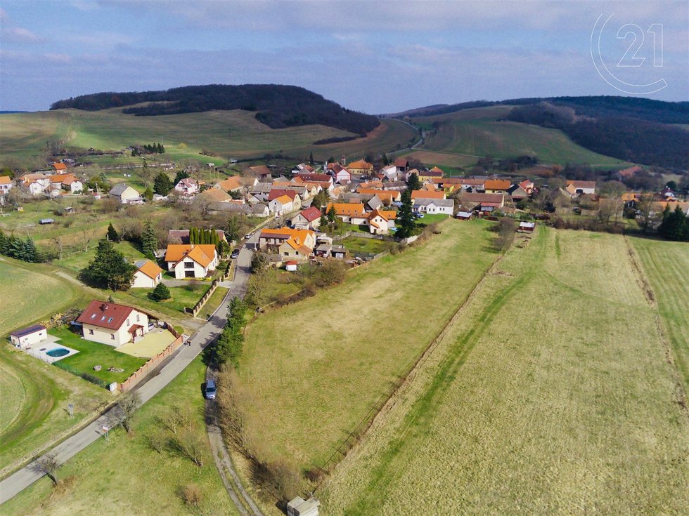 Prodej stavební parcely 10549 m², Vinařice