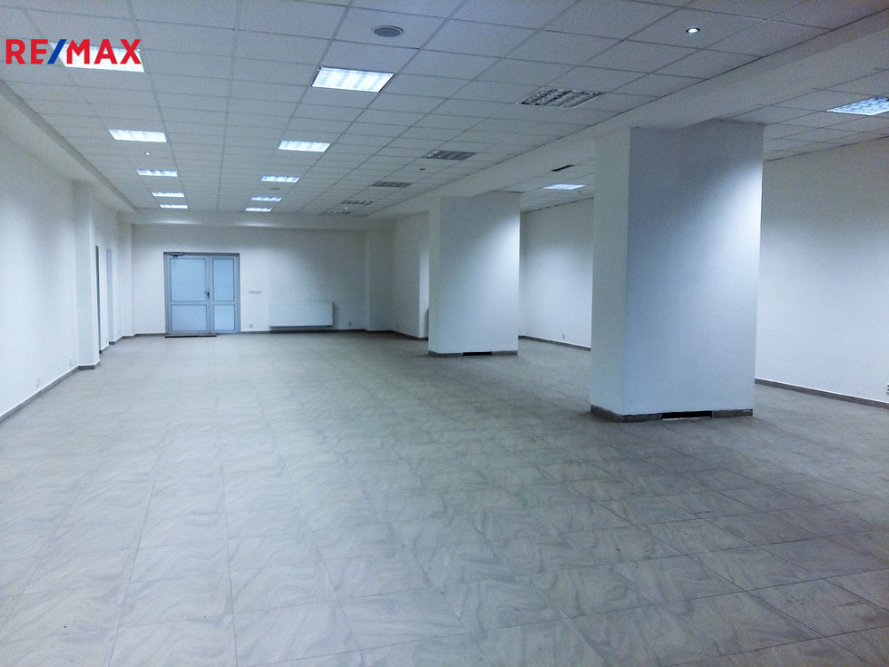 Pronájem obchodu 189 m², Rožnov pod Radhoštěm