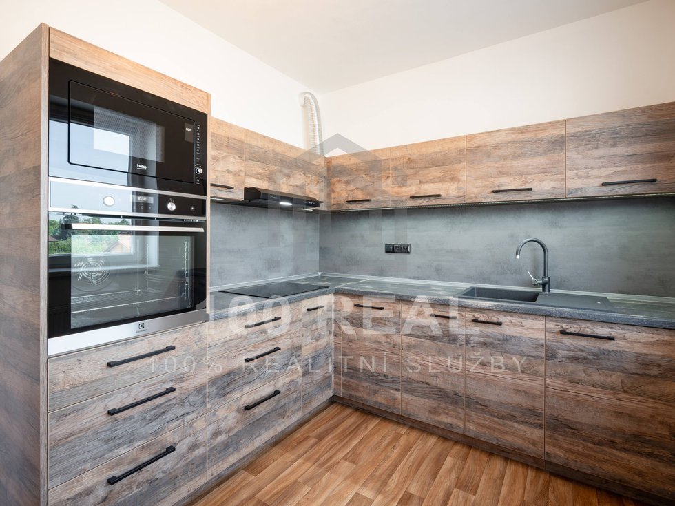 Pronájem bytu 2+1 56 m², Skřivany