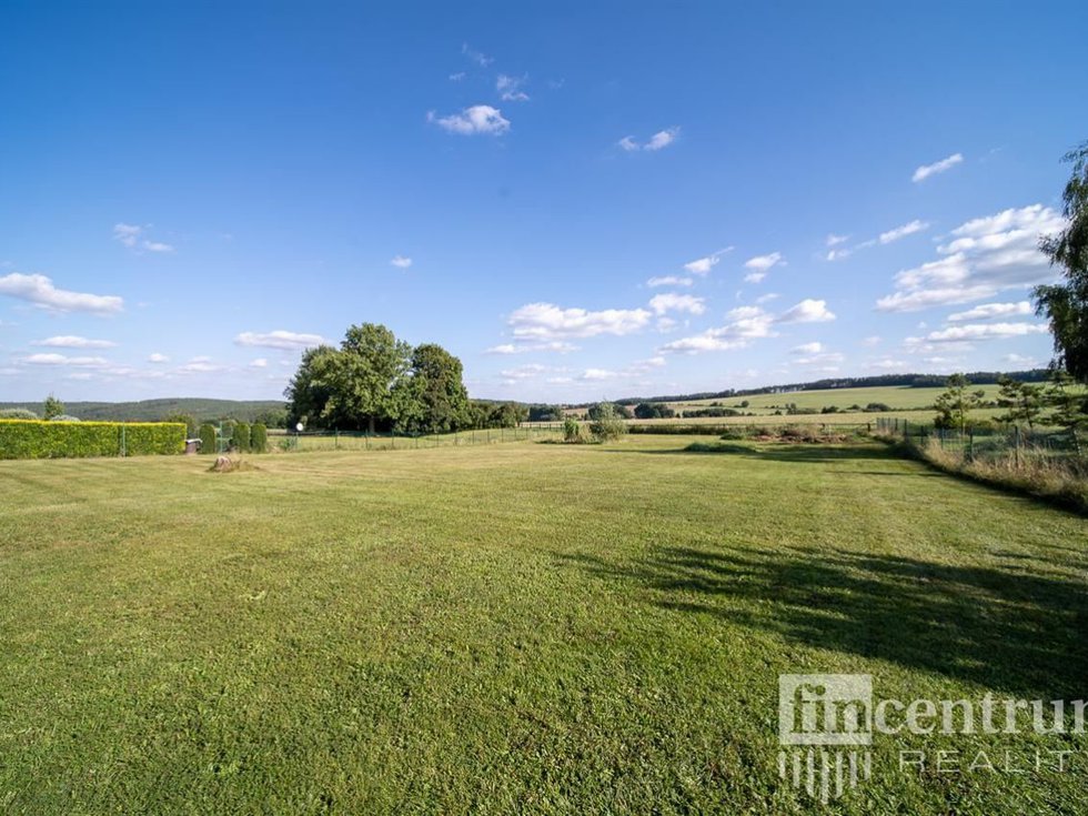 Prodej stavební parcely 2500 m², Čisovice