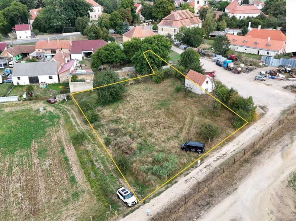 Prodej stavební parcely 1858 m², Hostim