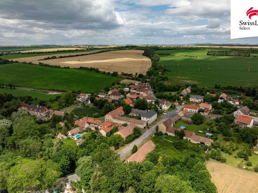 Prodej stavební parcely 1000 m², Klobuky