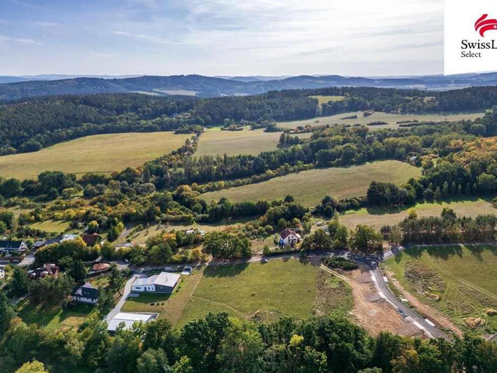 Prodej stavební parcely 1665 m², Buš