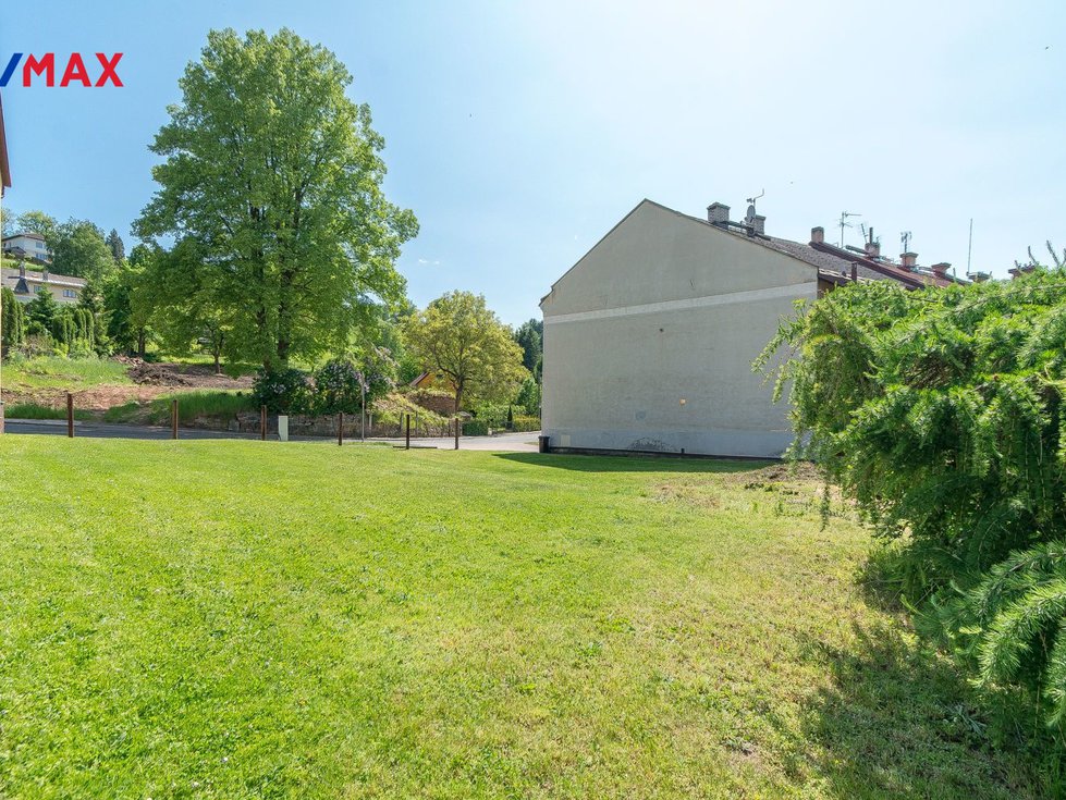 Prodej stavební parcely 745 m², Úpice