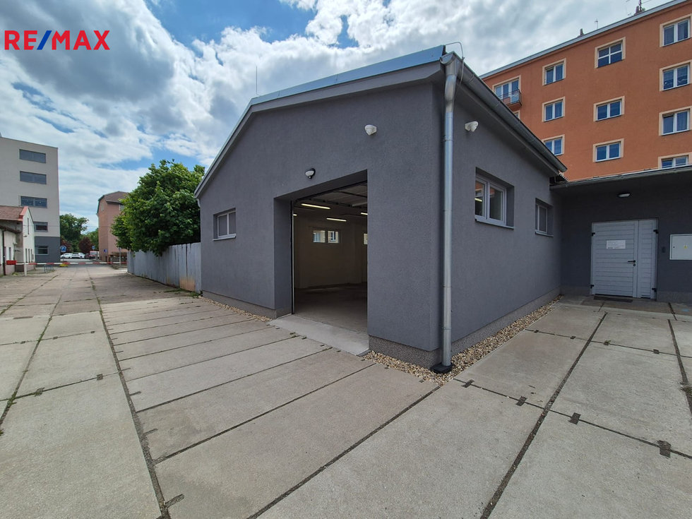 Pronájem skladu 153 m², Hradec Králové