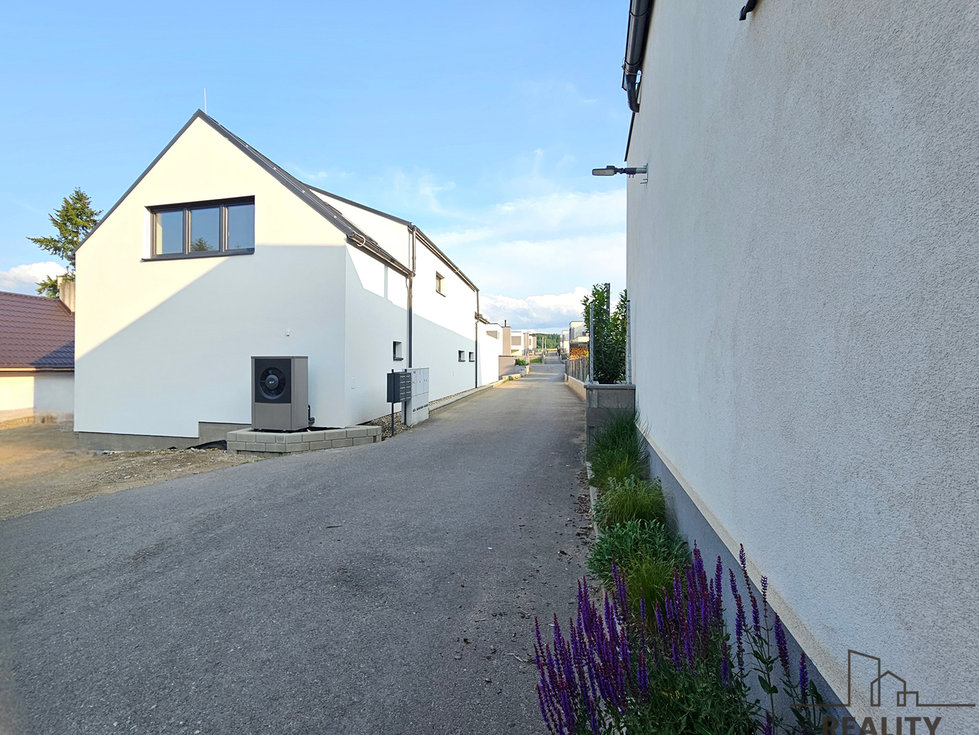 Prodej podílu rodinného domu 241 m², Chyňava