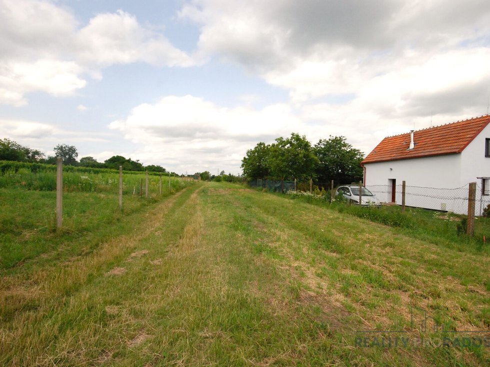 Prodej stavební parcely 1700 m², Břeclav