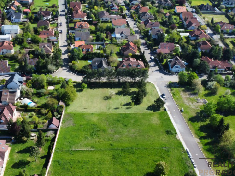 Prodej stavební parcely 1142 m², Ořech