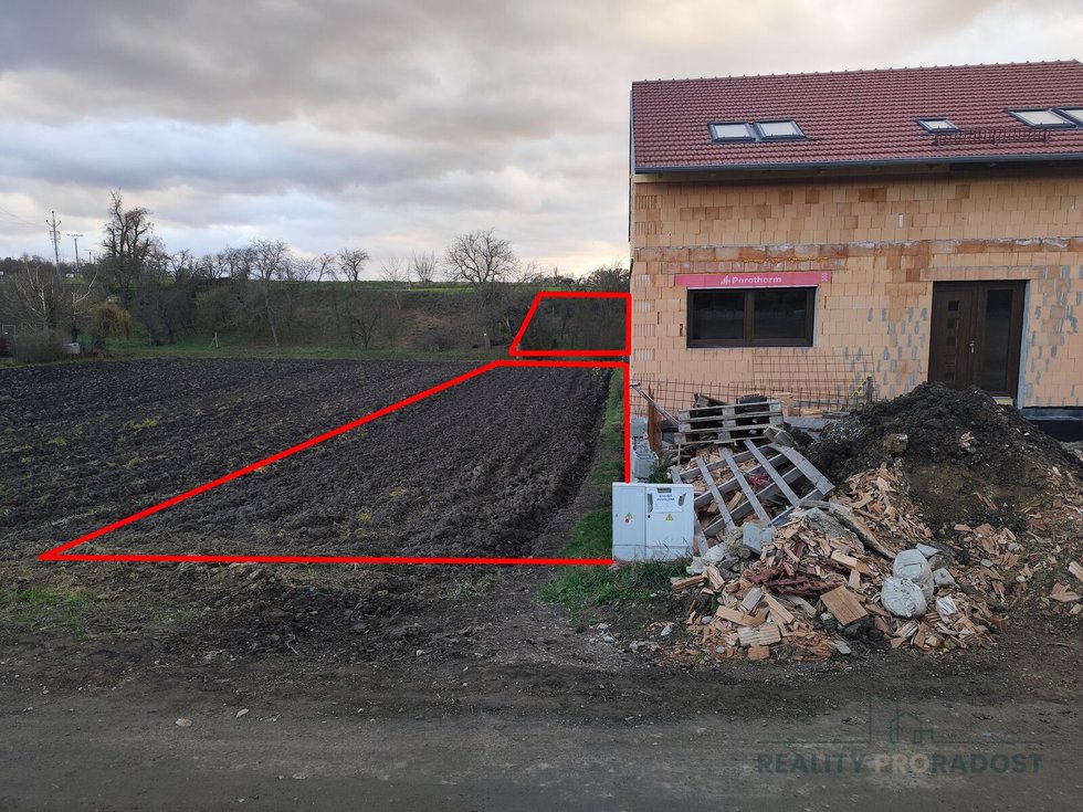 Prodej stavební parcely 791 m², Prace