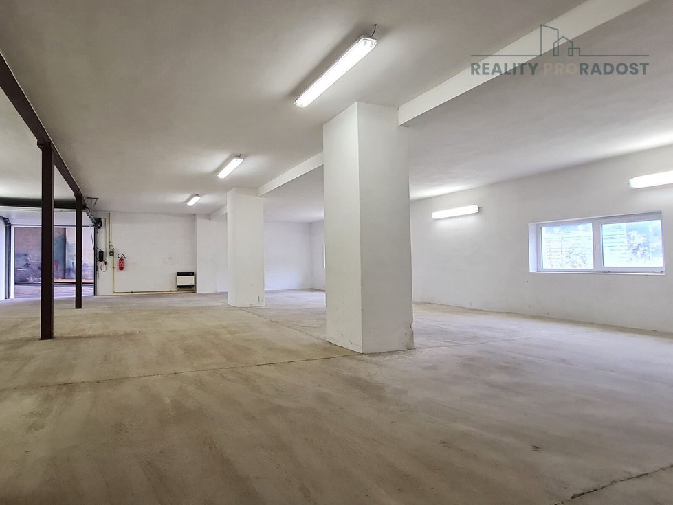 Pronájem skladu 181 m², Smidary