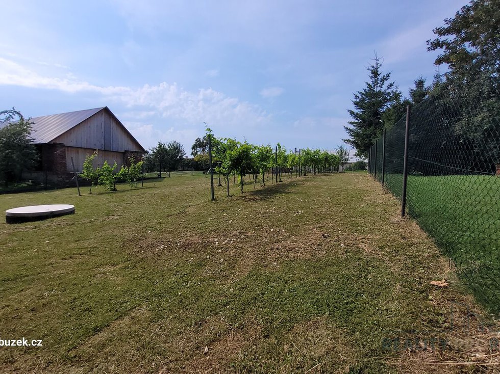 Prodej stavební parcely 856 m², Loukov