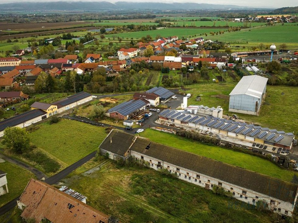 Prodej výrobního objektu 3300 m², Radslavice