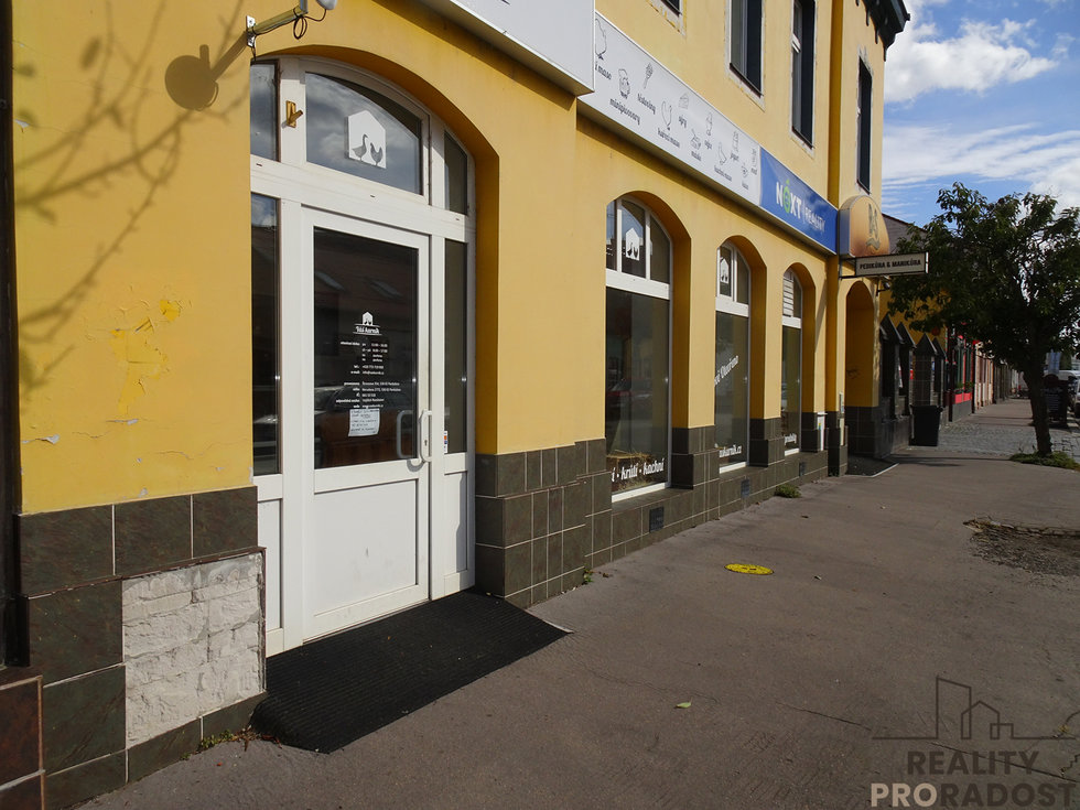 Pronájem obchodu 100 m², Pardubice