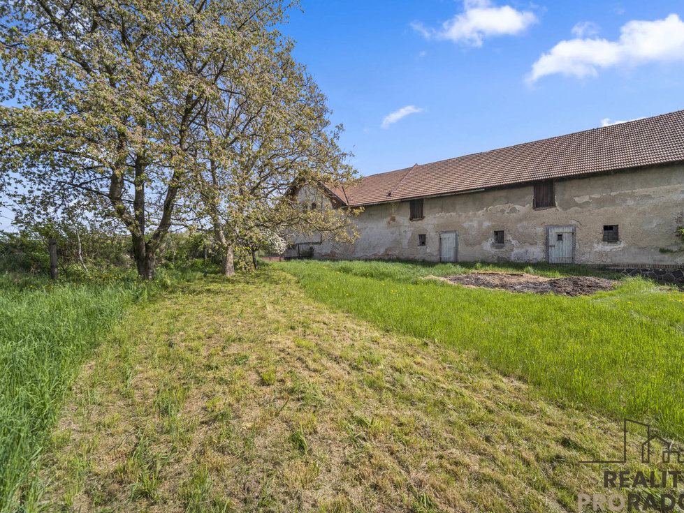 Prodej skladu 150 m², Holetín