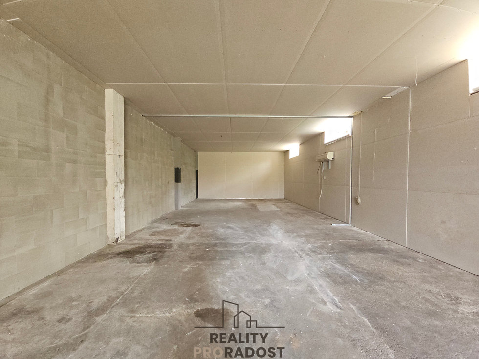 Pronájem skladu 1622 m², Hodonín