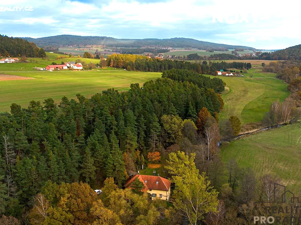Prodej historického objektu 350 m², Křemže