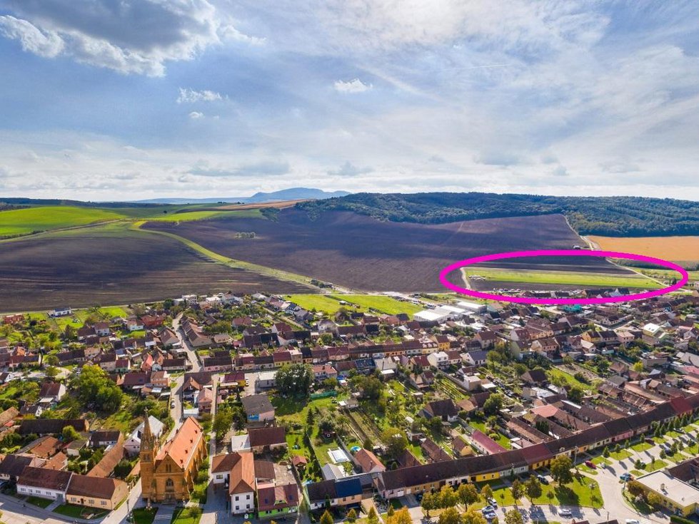 Prodej stavební parcely 8241 m², Uherčice