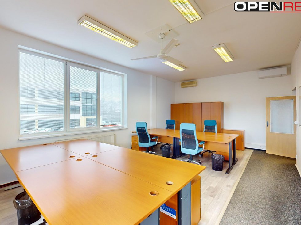 Pronájem kanceláře 72 m², Střelice