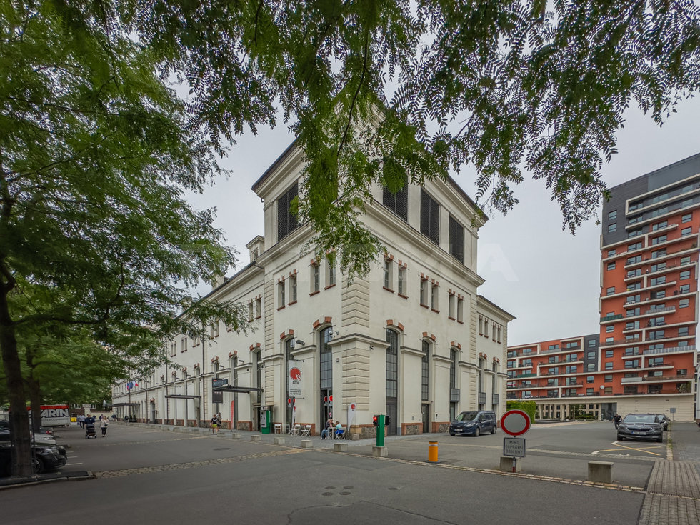 Pronájem kanceláře 270 m², Praha