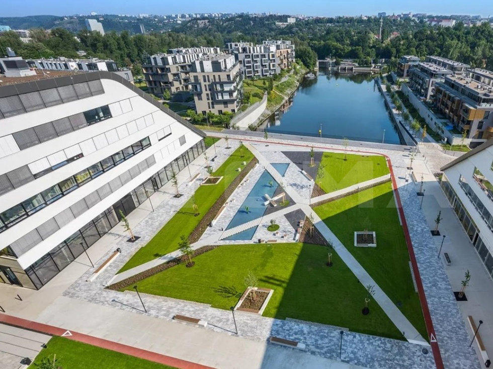 Pronájem kanceláře 653 m², Praha